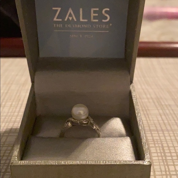 Ring - Picture 3 of 3